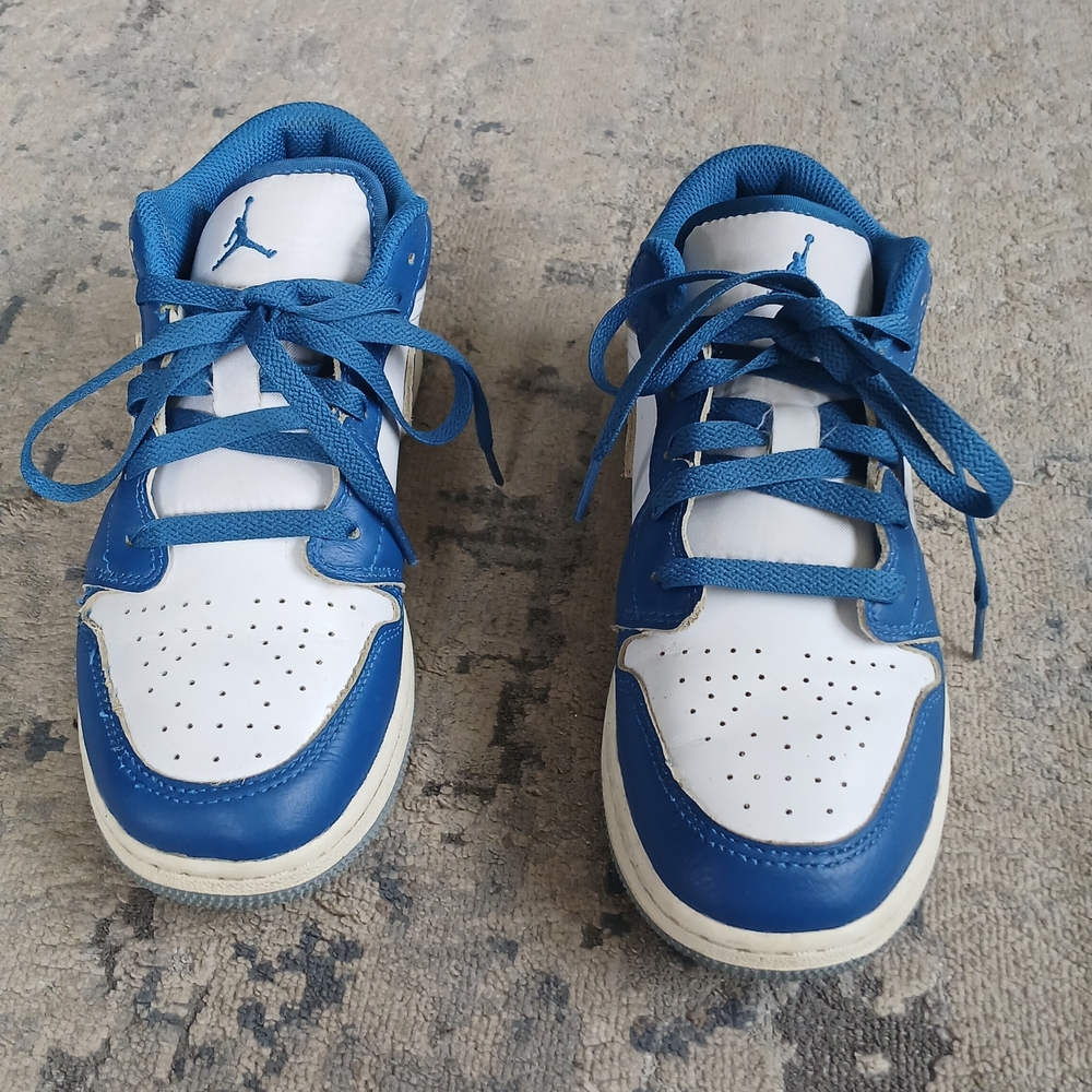 Kids Blue and White Basketball Sneakers - Jordan